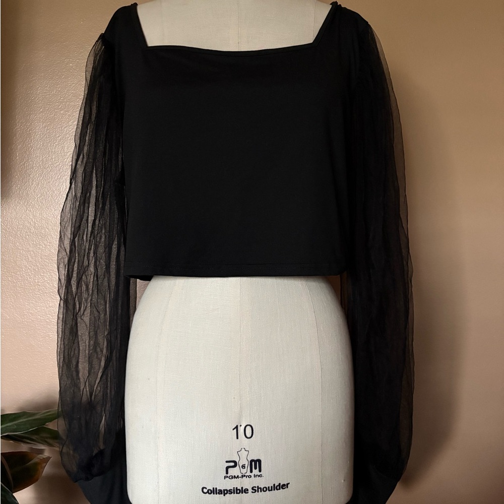 SHEIN Black Long Sleeve Boxy Crop Blouse